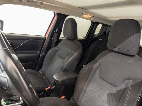 Used 2022 Jeep Renegade Latitude w/ Sun/Sound Group image 14