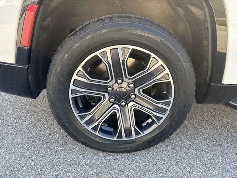 Used 2023 Jeep Wagoneer 4WD w/ Premium Group I image 12