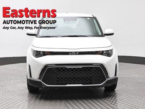 Used 2025 Kia Soul LX w/ LX Technology Package FWD image 2