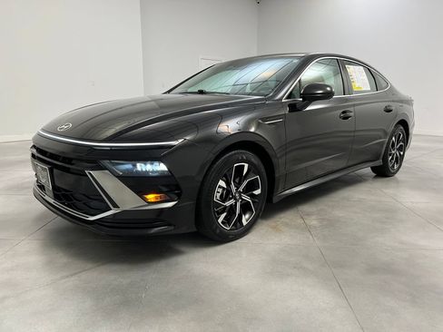 Used 2025 Hyundai Sonata SEL FWD image 4