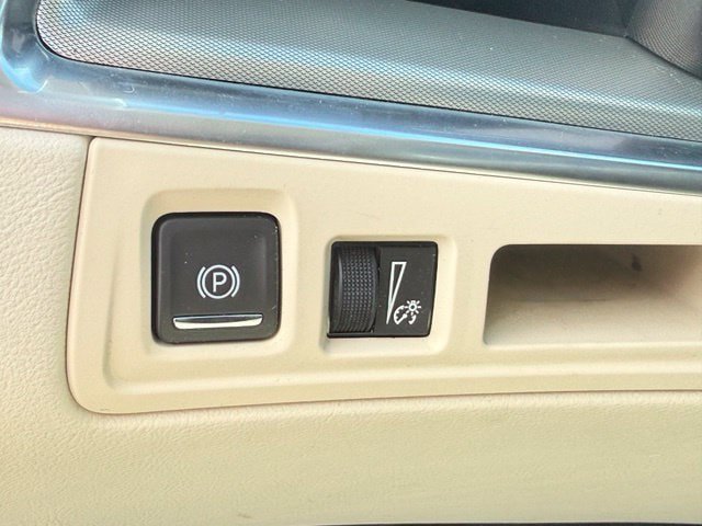 Used 2024 Cadillac XT5 Premium Luxury w/ LPO, Floor Liner Package AWD/4WD image 31
