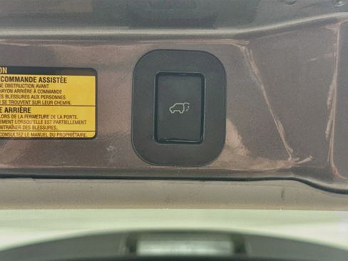 Used 2013 Toyota Sienna XLE FWD image 32