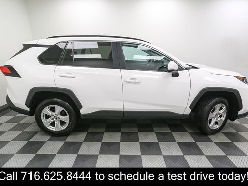 Used 2020 Toyota RAV4 XLE AWD/4WD image 7