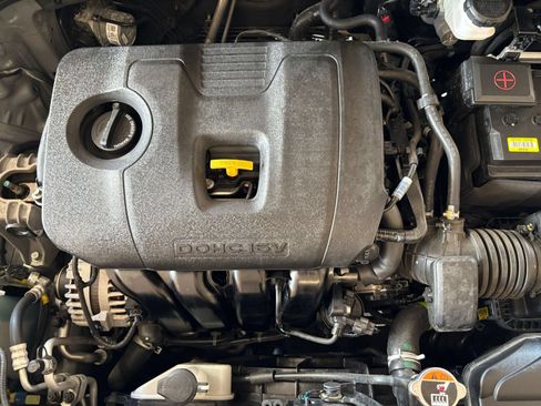 Used 2025 Kia Soul LX w/ LX Technology Package FWD image 30