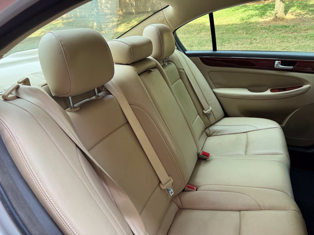 Used 2012 Hyundai Genesis 3.8 RWD image 21