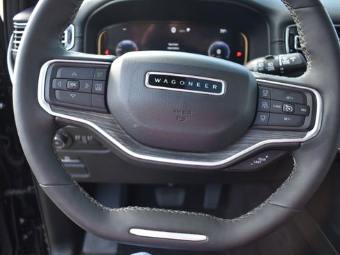 Used 2024 Jeep Wagoneer L Series II w/ Premium Group I image 14