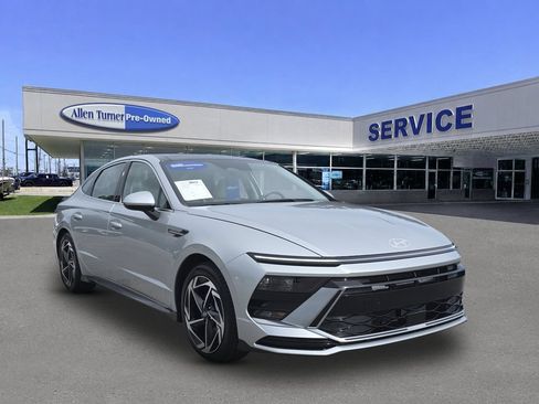 Certified 2025 Hyundai Sonata SEL FWD image 2