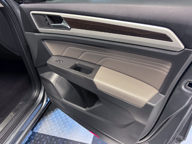 Certified 2023 Volkswagen Atlas SE w/ Panoramic Sunroof Package FWD image 12