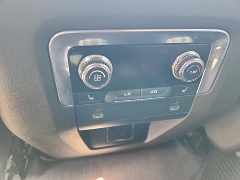 Certified 2023 GMC Yukon SLT w/ SLT Premium Package AWD/4WD image 13