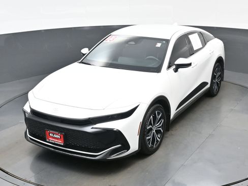 Used 2023 Toyota Crown AWD/4WD image 36