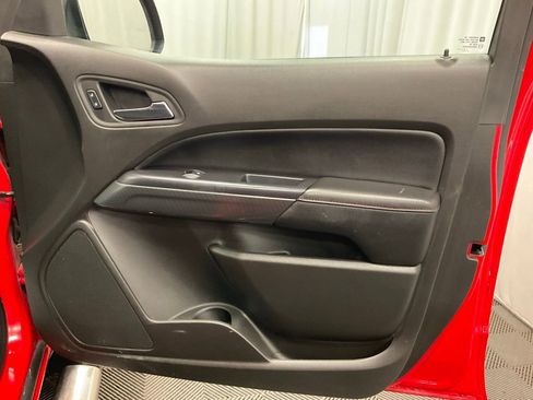 Used 2015 GMC Canyon SLE w/ All-Terrain Package image 25