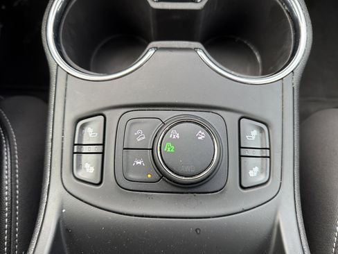 Used 2023 GMC Terrain SLT image 23