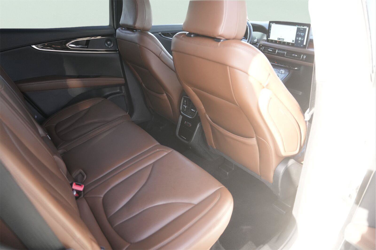 Used 2022 Lincoln Nautilus Reserve w/ Luxury Package FWD image 15