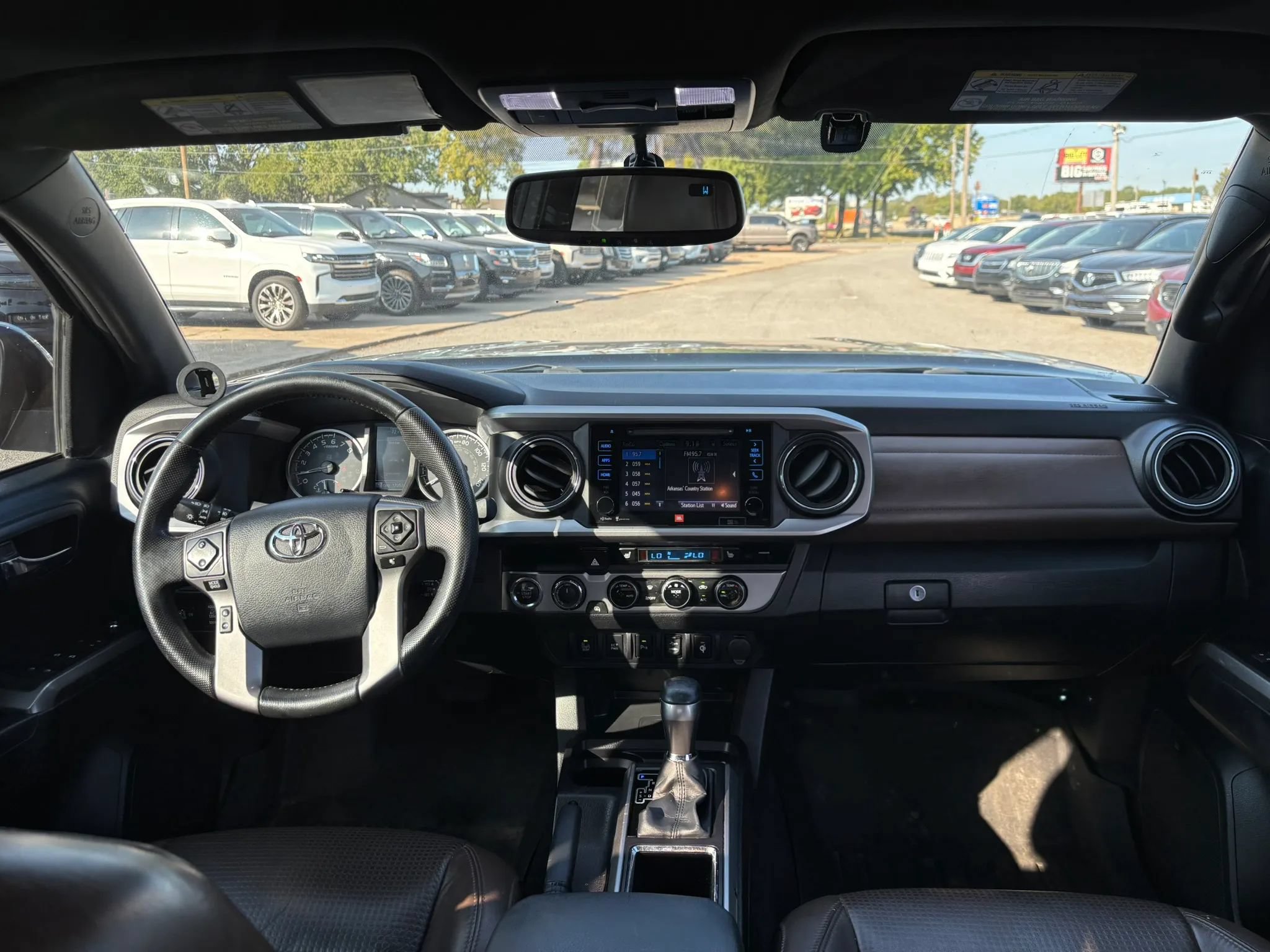 Used 2016 Toyota Tacoma Limited w/ Towing Package AWD/4WD image 18