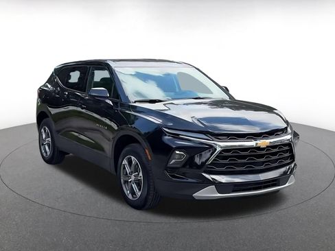 Used 2026 Chevrolet Blazer LT FWD image 3