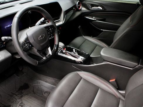 Used 2024 Chevrolet Trax RS FWD image 22
