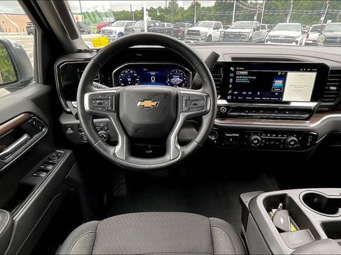 Used 2025 Chevrolet Silverado 1500 LT AWD/4WD image 6
