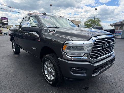 Used 2024 RAM 2500 Laramie AWD/4WD image 3