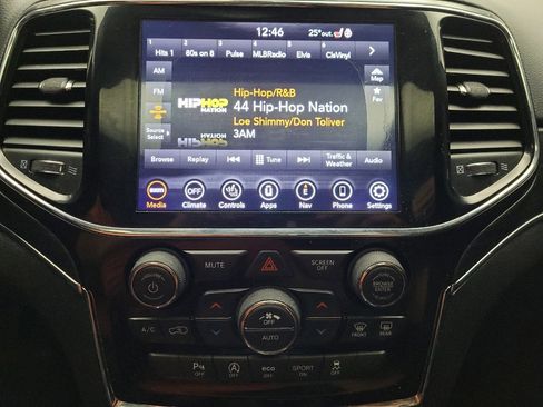 Used 2020 Jeep Grand Cherokee Limited image 25