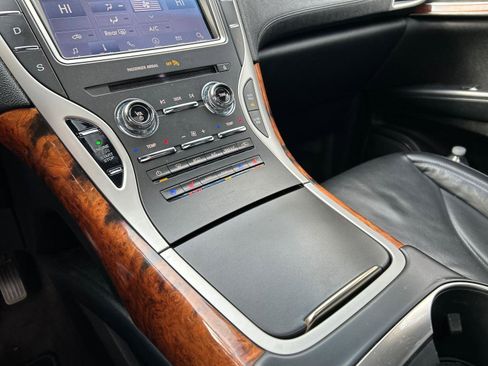 Used 2020 Lincoln Nautilus Reserve w/ Cargo Utility Package image 18