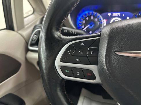 Used 2017 Chrysler Pacifica Touring-L Plus FWD image 35
