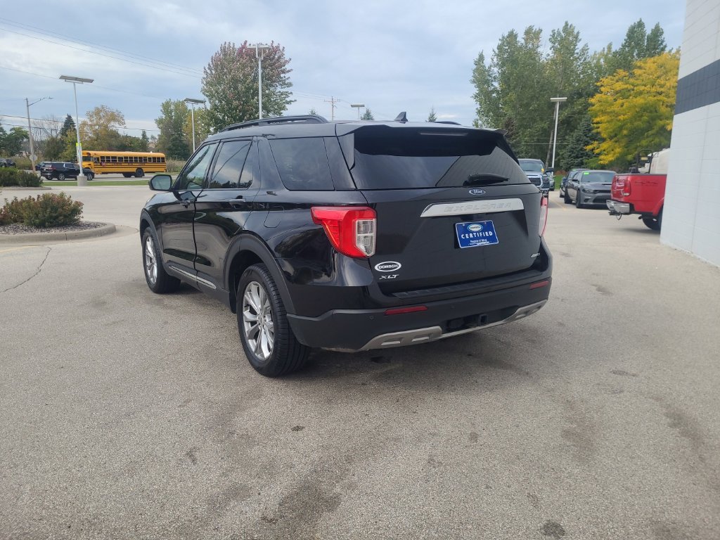 Used 2023 Ford Explorer XLT w/ Equipment Group 202A AWD/4WD image 3
