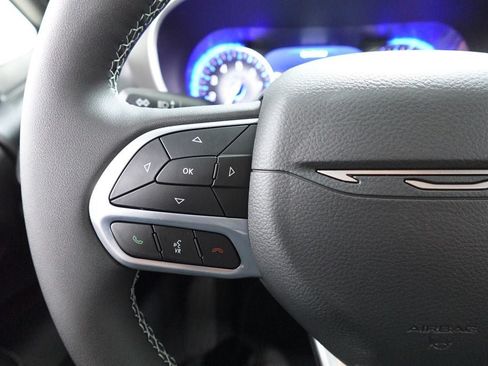 New 2027 Chrysler Pacifica Select FWD image 11