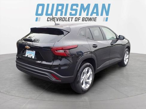 New 2026 Chevrolet Trax LS w/ LS Convenience Package FWD image 3