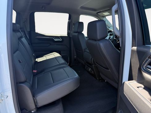 Used 2025 GMC Sierra 1500 SLT RWD image 18