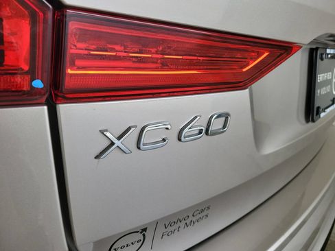Used 2024 Volvo XC60 B5 Core AWD/4WD image 8