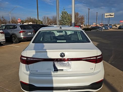 Used 2025 Volkswagen Jetta SE image 6