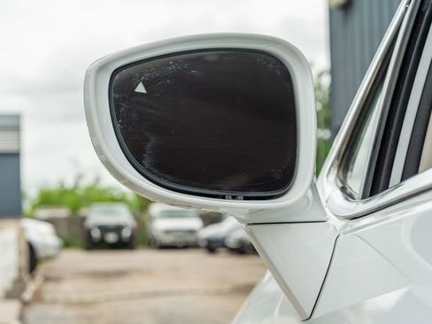 Used 2019 Chrysler Pacifica Touring-L image 11