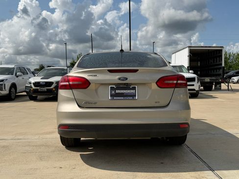 Used 2018 Ford Focus SE FWD image 5