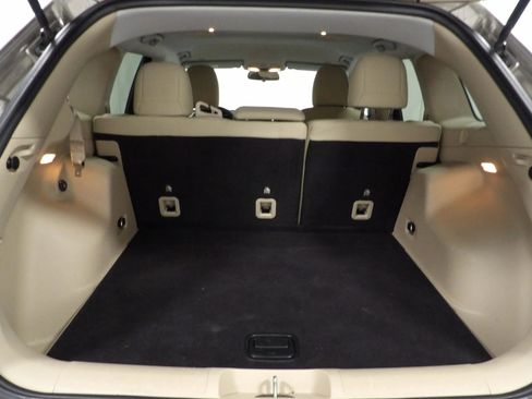 Used 2019 Jeep Cherokee Latitude w/ Cold Weather Group image 7