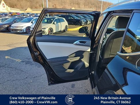 New 2026 Volkswagen Taos SE image 46