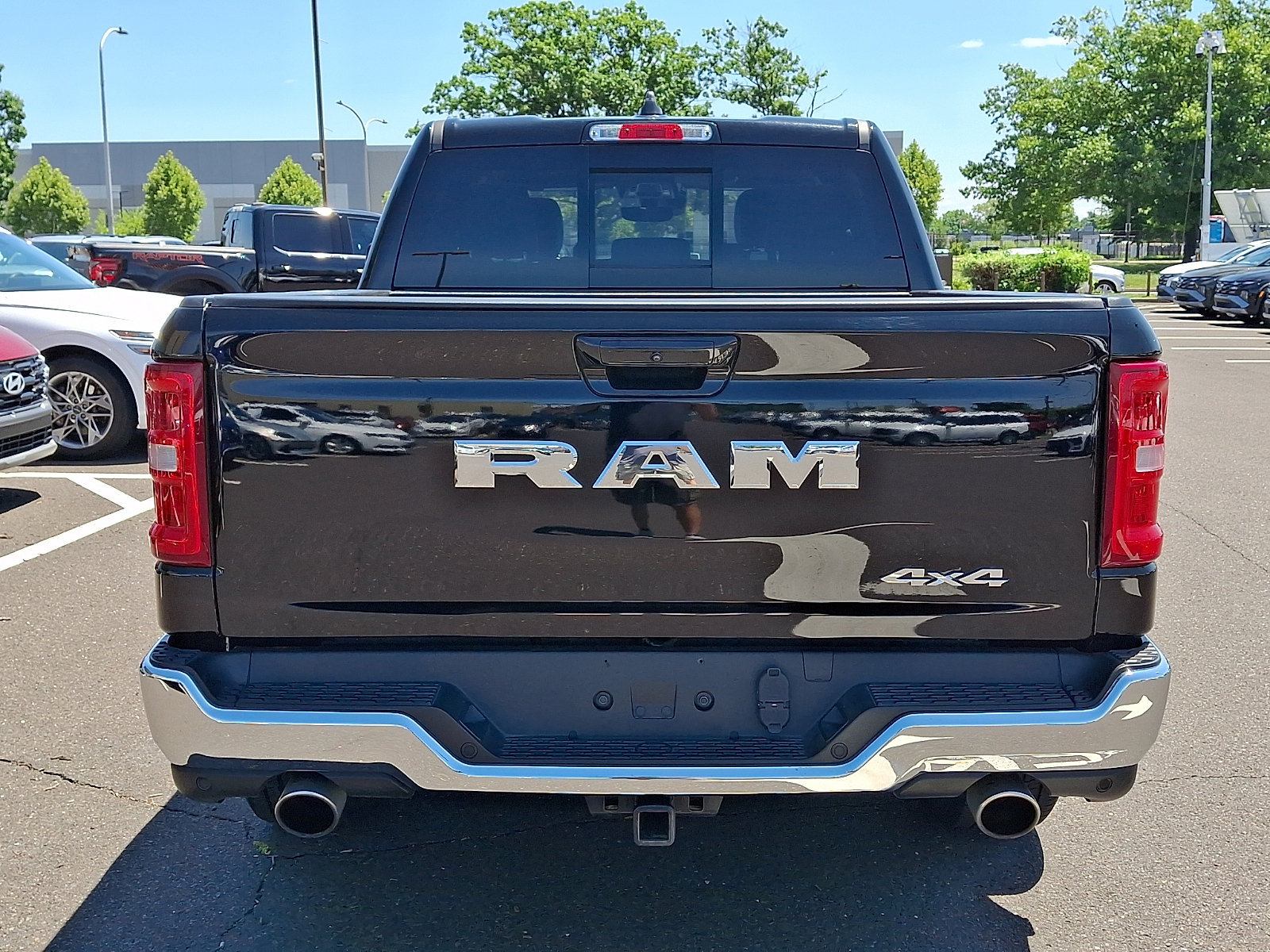 Used 2025 RAM 1500 Laramie AWD/4WD image 5