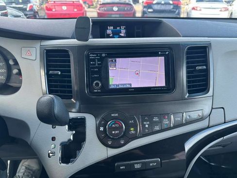 Used 2014 Toyota Sienna LE image 16
