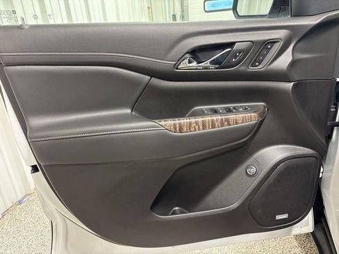 Used 2023 GMC Acadia Denali w/ Denali Ultimate Package AWD/4WD image 13