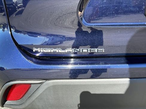 Used 2023 Toyota Highlander XLE image 30