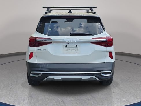 Used 2022 Kia Seltos EX image 2