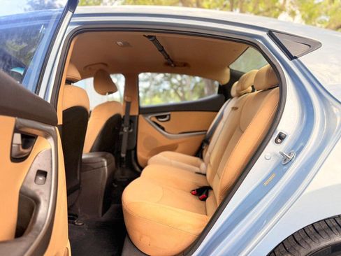 Used 2012 Hyundai Elantra GLS image 11