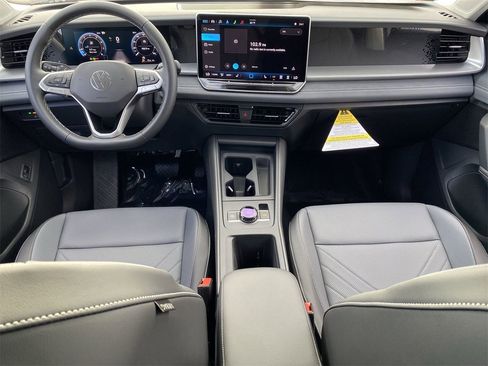 New 2025 Volkswagen Tiguan SE image 11