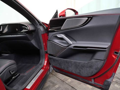 Used 2024 Ferrari Purosangue AWD/4WD image 11