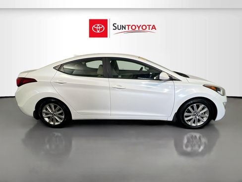 Used 2016 Hyundai Elantra SE w/ Option Group 02 FWD image 2
