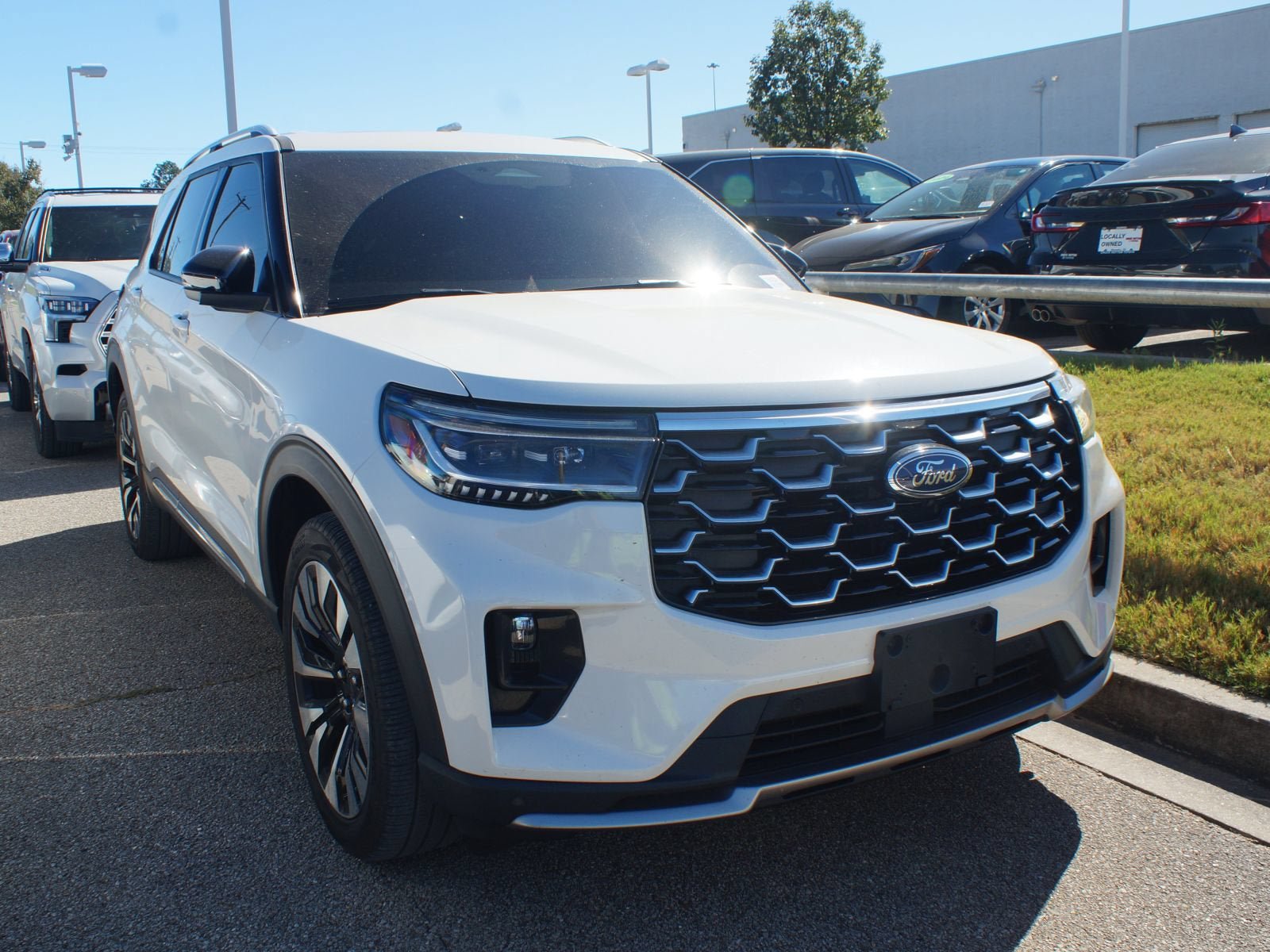 Used 2025 Ford Explorer Platinum w/ LUX Leather Package AWD/4WD image 1