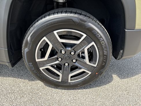 New 2026 Jeep Cherokee Laredo AWD/4WD image 20