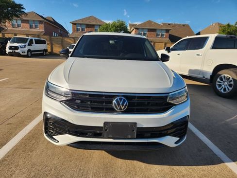 Used 2023 Volkswagen Tiguan SE R-Line FWD image 2