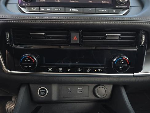 Used 2022 Nissan Rogue SV image 23