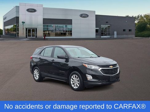 Used 2018 Chevrolet Equinox LS FWD image 2