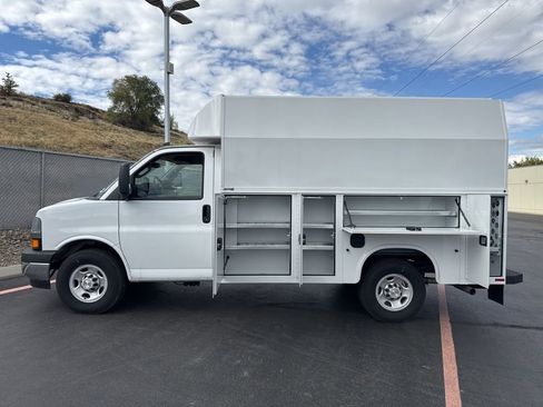 New 2024 Chevrolet Express 3500 w/ Power Convenience Package RWD image 4